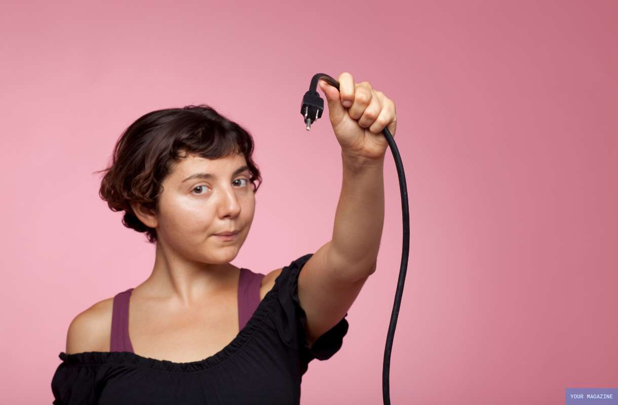 débrancher les fils électriques avant