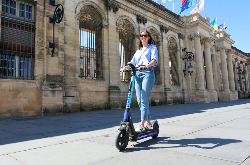 Comment bien utiliser son smartphone lors de ses trajets en trottinette électrique